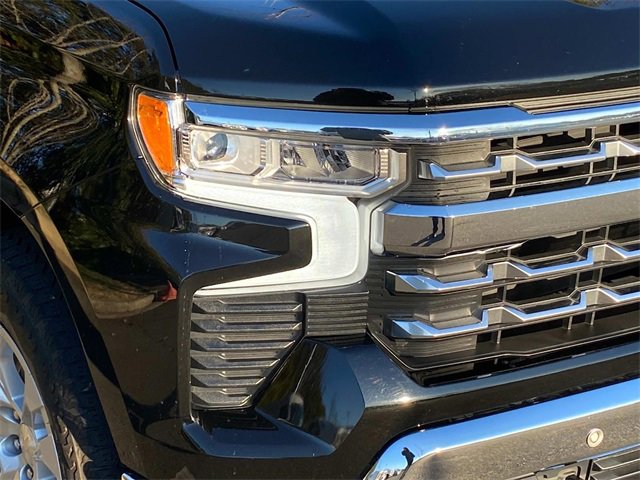 Used 2022 Chevrolet Silverado 1500 LTZ w/ LTZ Premium Package image 4