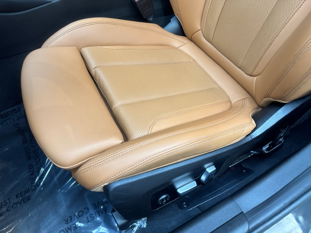 Used 2023 BMW 330e xDrive w/ Premium Package AWD/4WD image 32