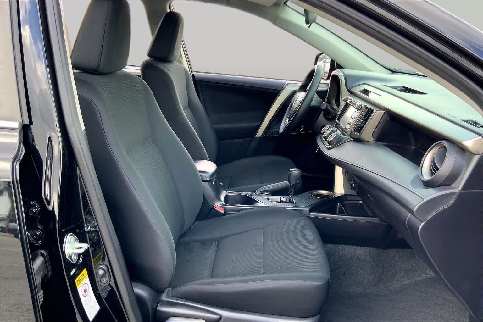 Used 2014 Toyota RAV4 LE FWD image 9
