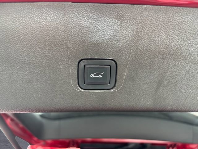 Used 2023 Chevrolet Traverse High Country image 23