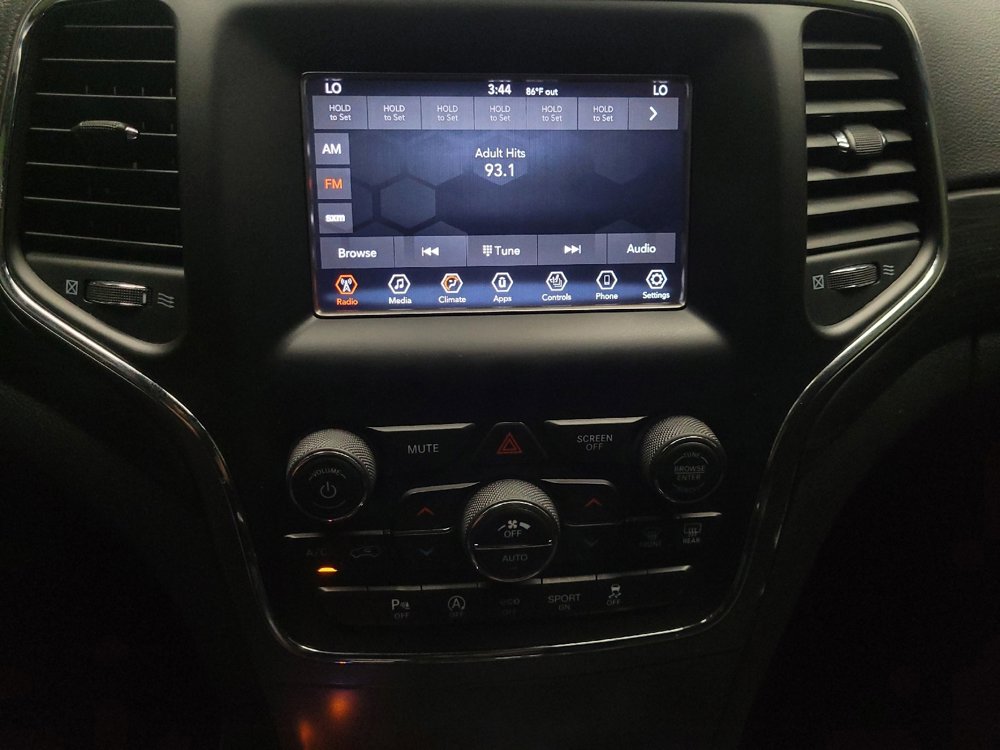 Used 2019 Jeep Grand Cherokee Laredo image 25