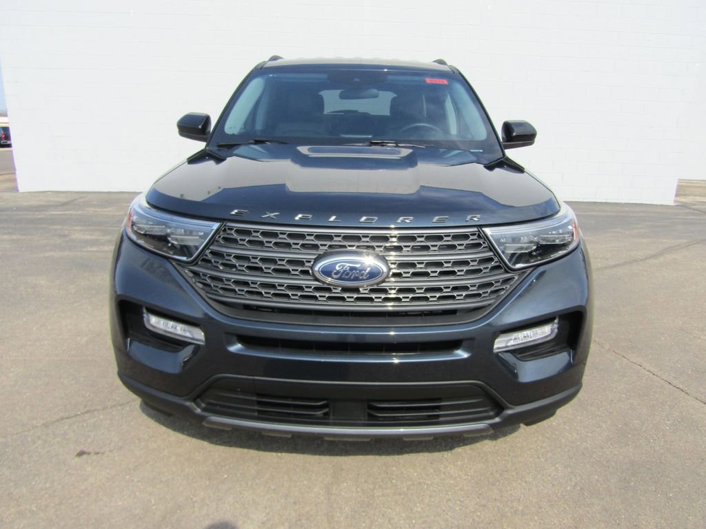 Used 2024 Ford Explorer XLT w/ Equipment Group 202A AWD/4WD image 3
