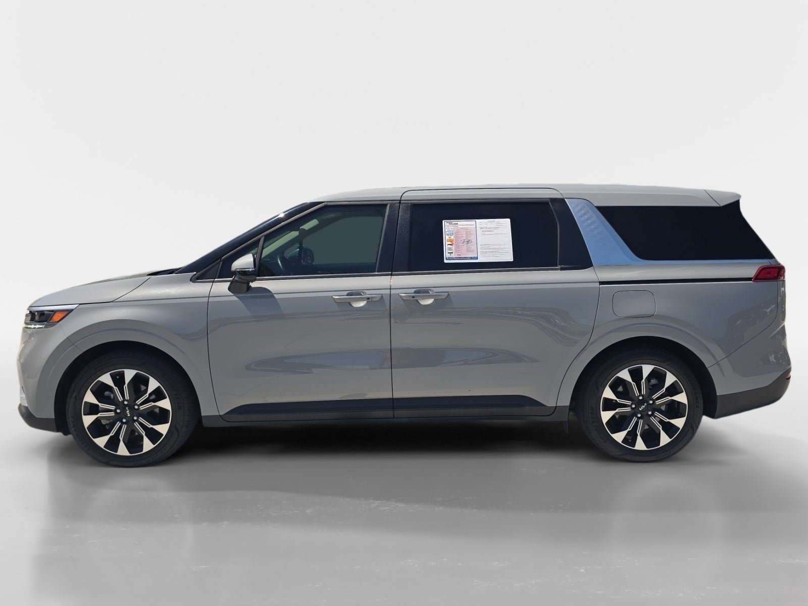 Used 2024 Kia Carnival EX FWD image 6