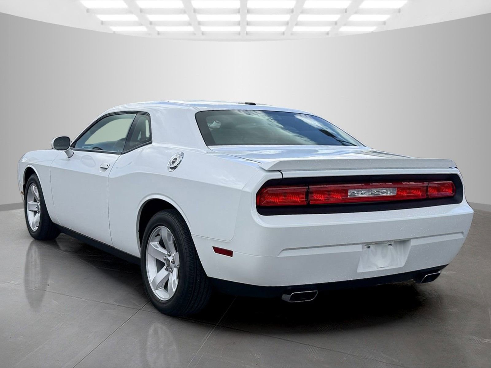 Used 2014 Dodge Challenger R/T RWD image 7