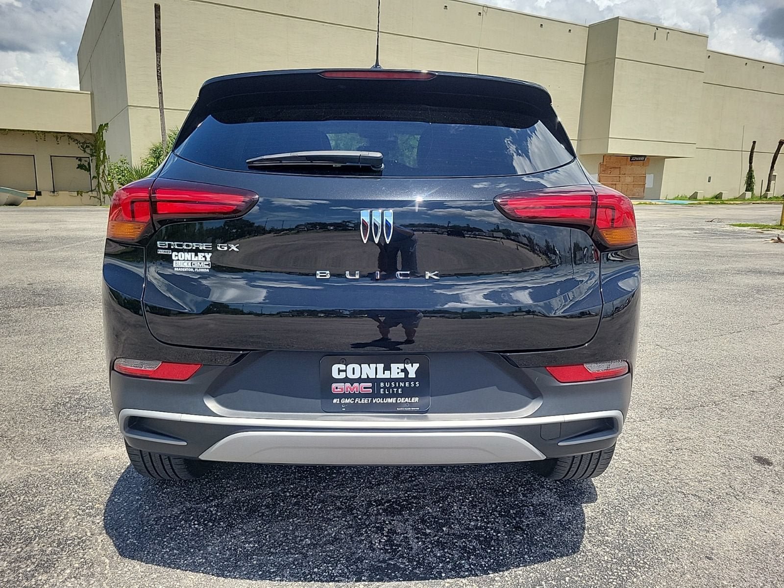 Used 2024 Buick Encore GX Preferred AWD/4WD image 7