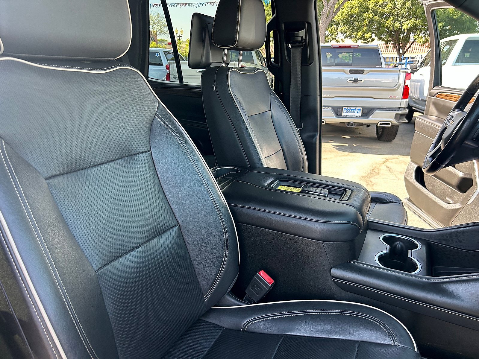 Used 2021 Chevrolet Tahoe Premier w/ Premium Package RWD image 42