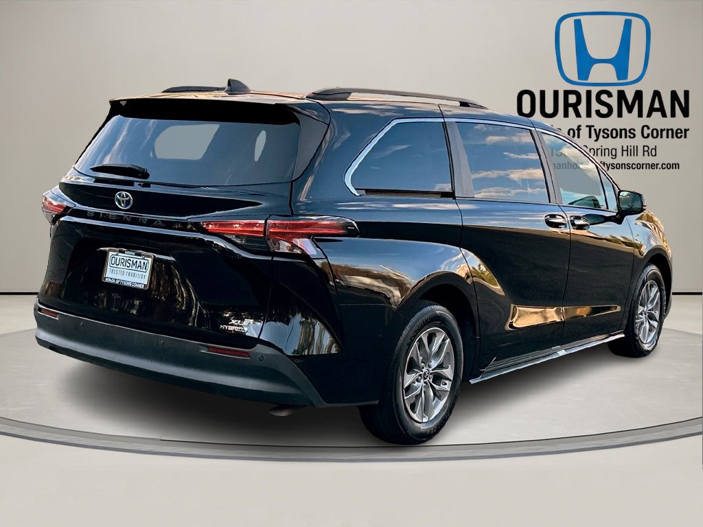 Used 2022 Toyota Sienna XLE image 4