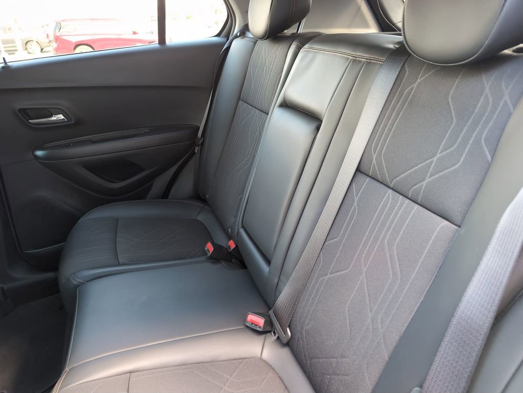 Used 2020 Chevrolet Trax LT w/ LT Convenience Package AWD/4WD image 11