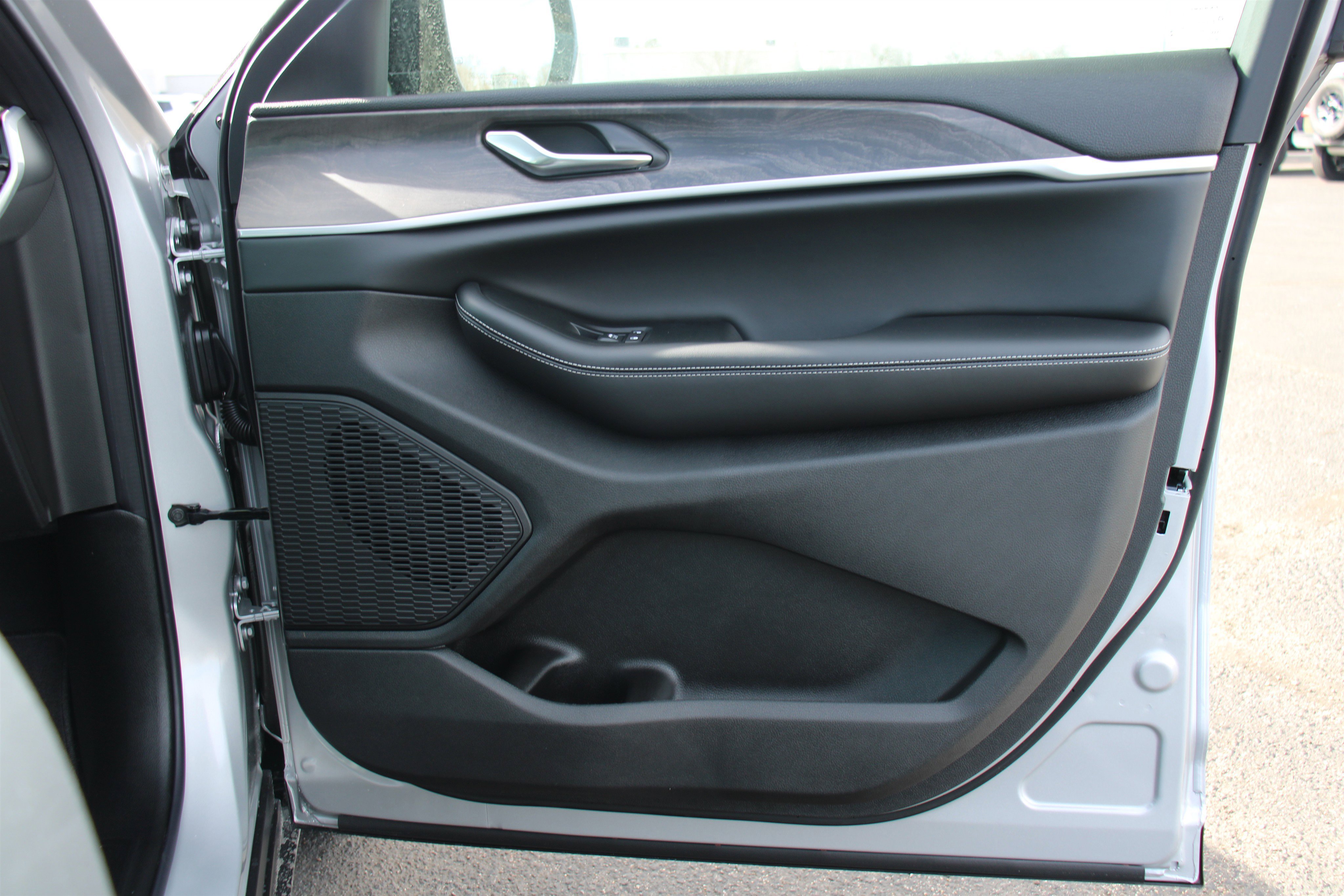 New 2026 Jeep Grand Cherokee Altitude image 30