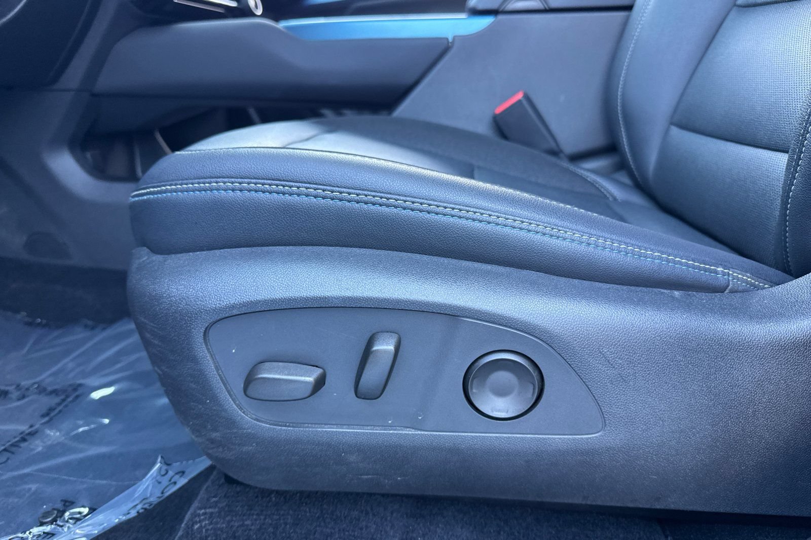 Used 2024 Chevrolet Equinox EV LT FWD image 14