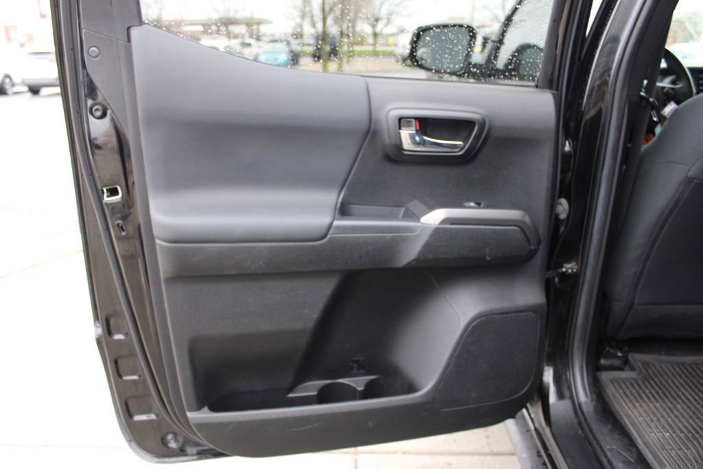 Used 2022 Toyota Tacoma TRD Off-Road image 24