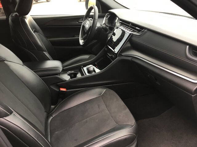 Used 2024 Jeep Grand Cherokee L Laredo image 25