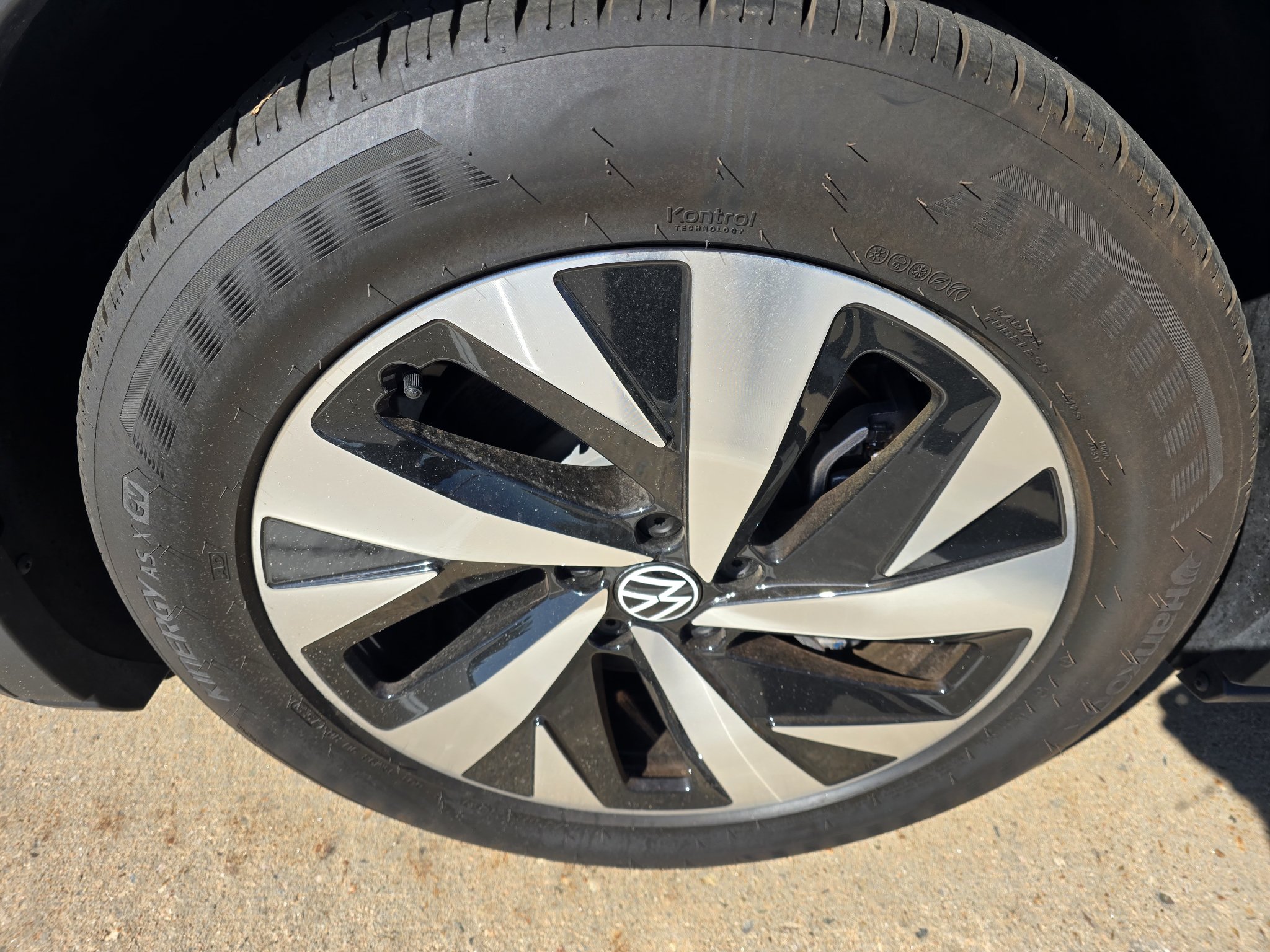 Used 2023 Volkswagen ID.4 2WD image 10
