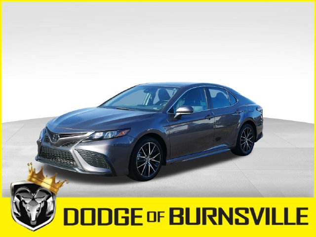 Used 2024 Toyota Camry SE FWD image 3