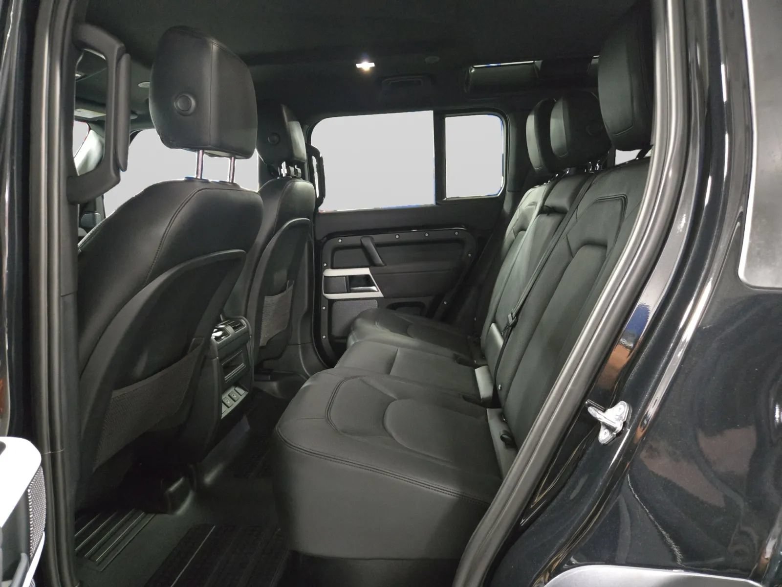 Used 2023 Land Rover Defender 110 S AWD/4WD image 25