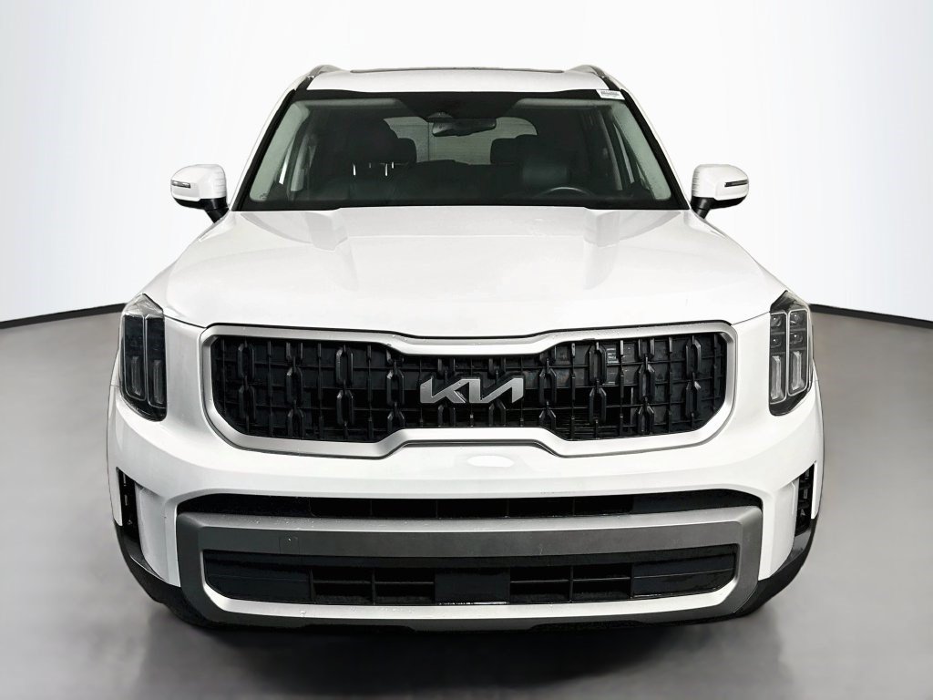 Used 2024 Kia Telluride EX w/ EX Captain's Chair Package FWD image 2