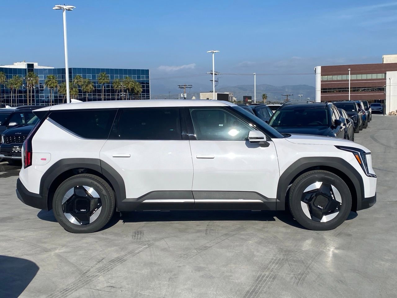 New 2026 Kia EV9 Light image 2