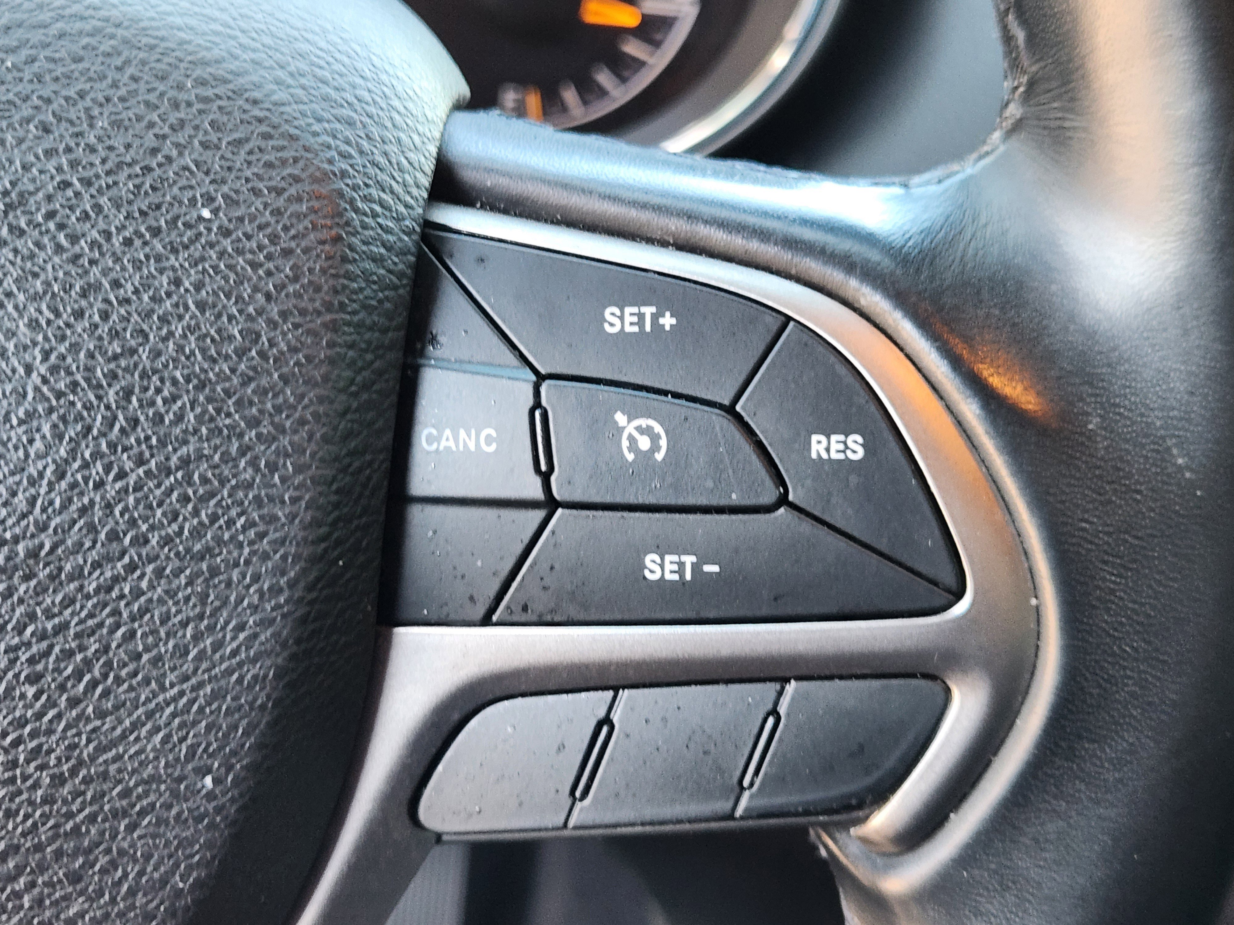 Used 2020 Jeep Grand Cherokee Laredo w/ Laredo X Package RWD image 23