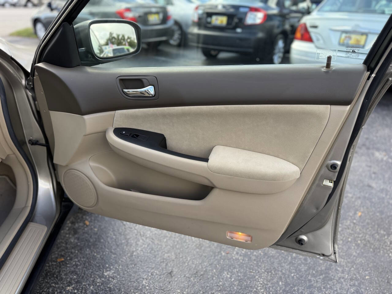 Used 2004 Honda Accord LX image 23