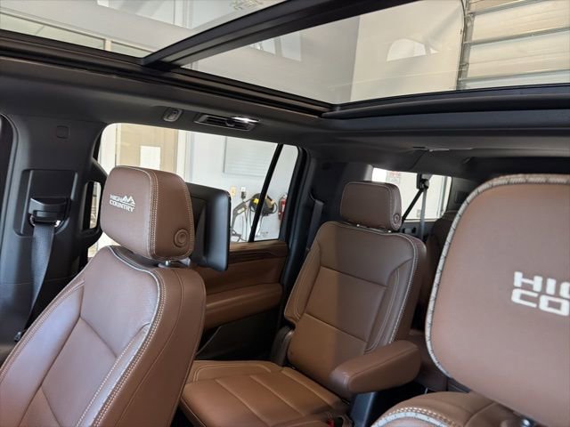 Used 2024 Chevrolet Suburban High Country w/ Advanced Technology Package image 24