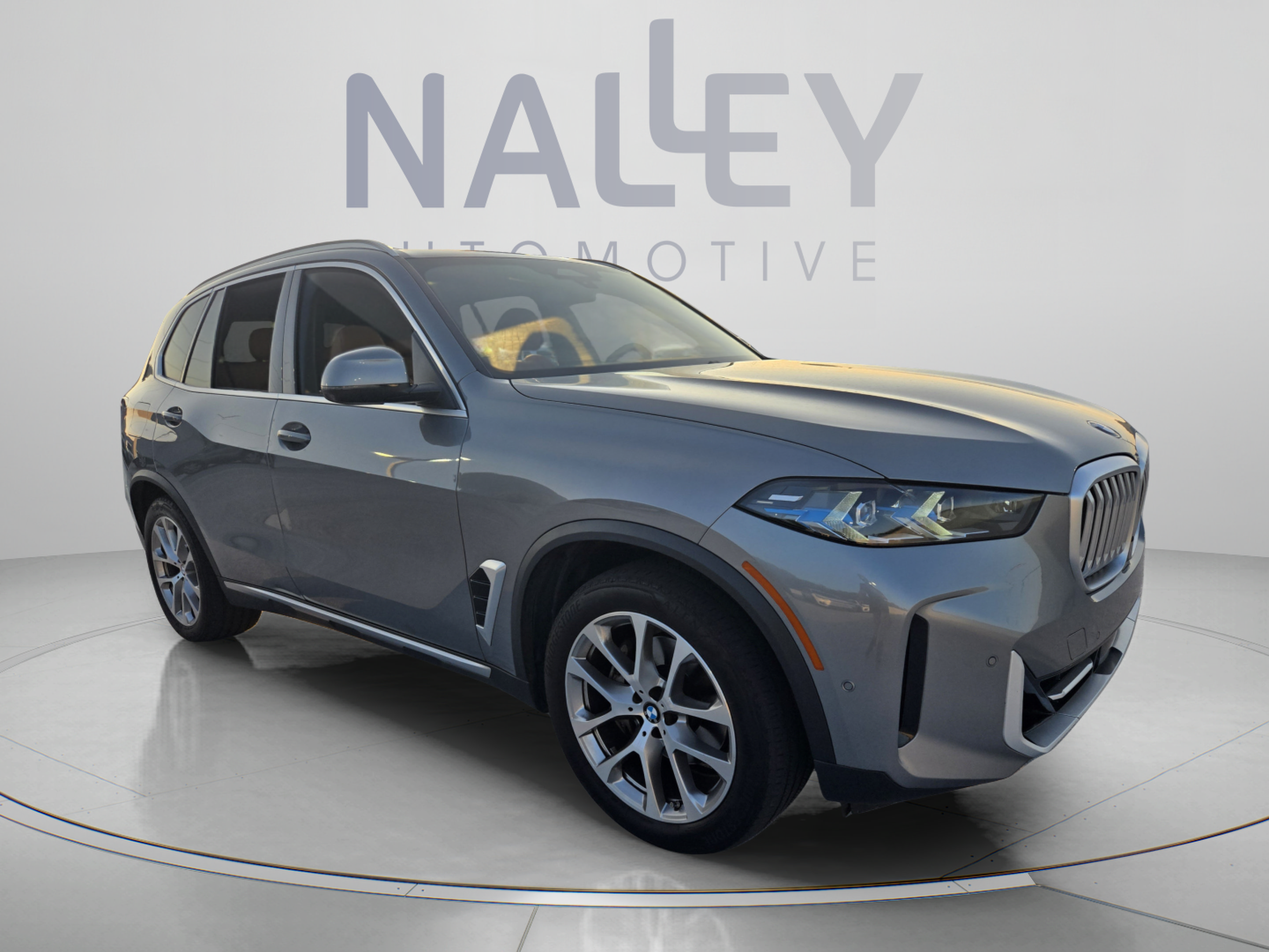 Used 2024 BMW X5 xDrive40i w/ Premium Package AWD/4WD image 6