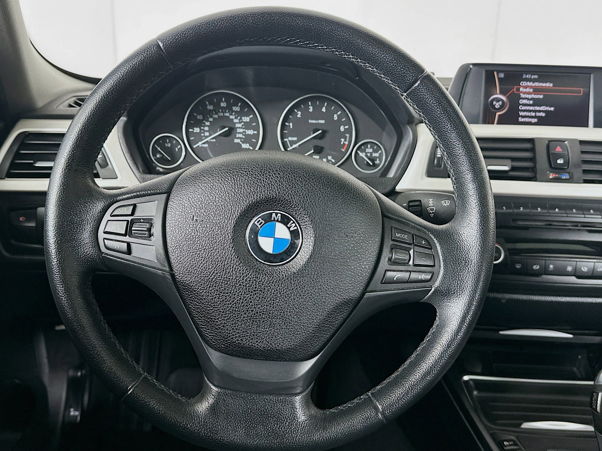 Used 2013 BMW 320i Sedan RWD image 17