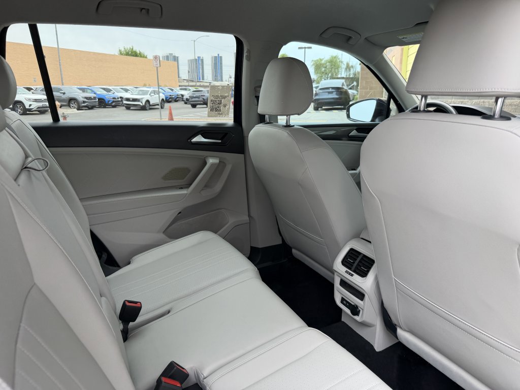 Used 2022 Volkswagen Tiguan SE FWD image 39
