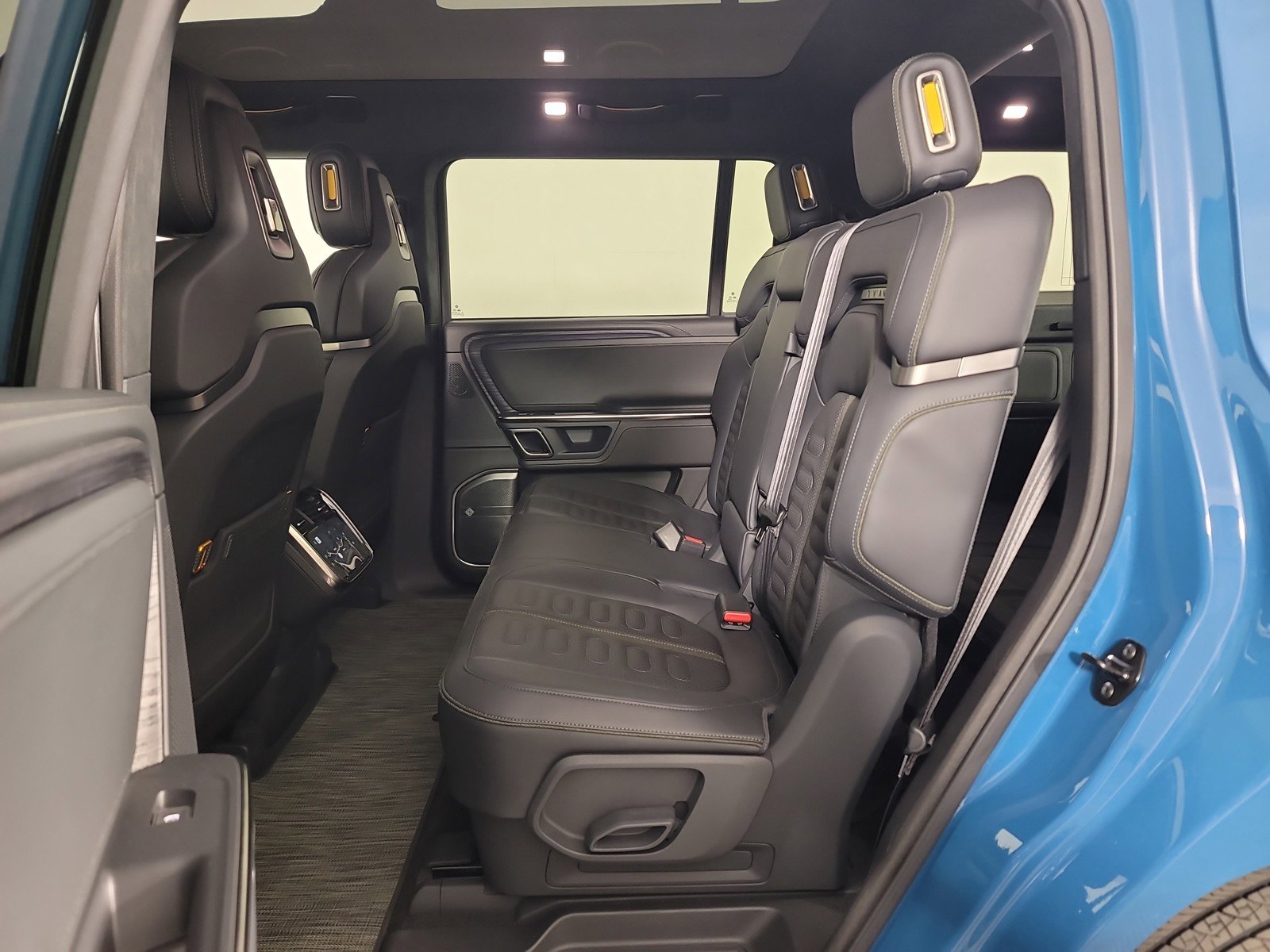 Used 2023 Rivian R1S Adventure AWD/4WD image 21