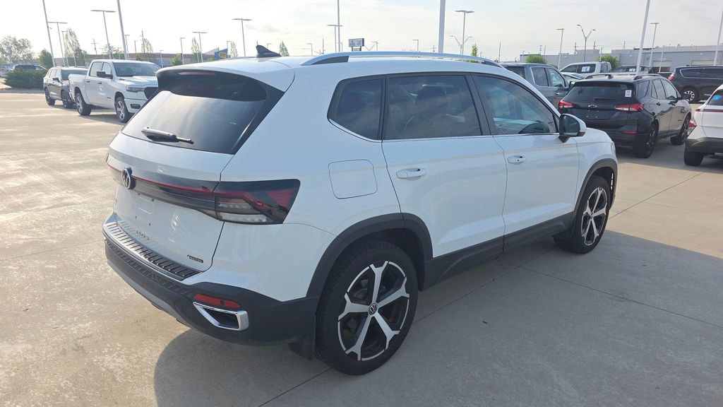 Used 2025 Volkswagen Taos SEL AWD/4WD image 5