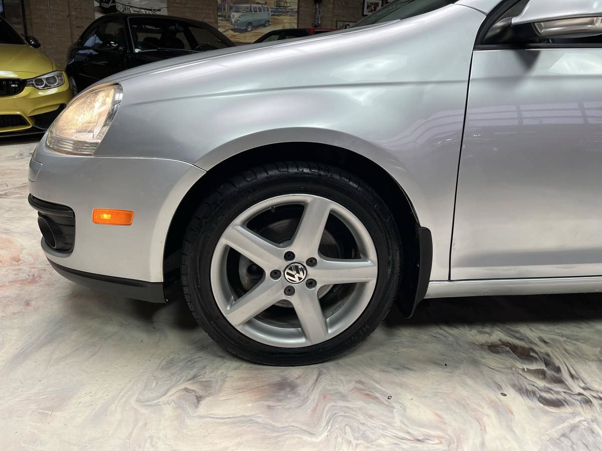 Used 2010 Volkswagen Jetta Limited Edition FWD image 26