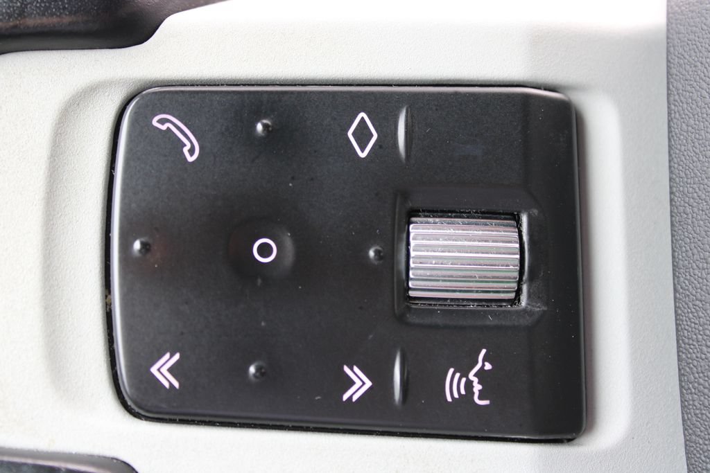 Used 2022 Land Rover Defender 90 X-Dynamic SE AWD/4WD image 17