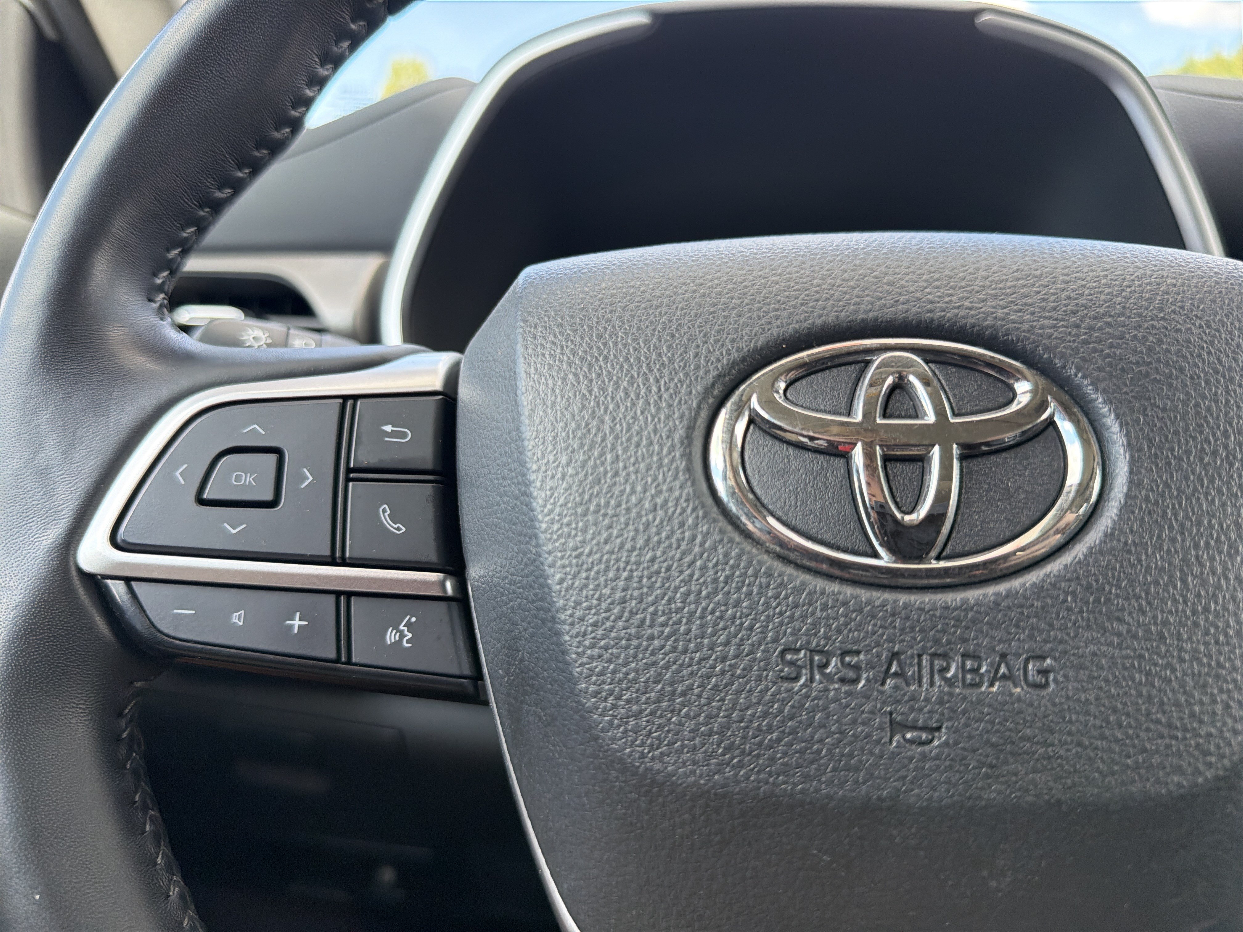 Certified 2025 Toyota Highlander XLE FWD image 12
