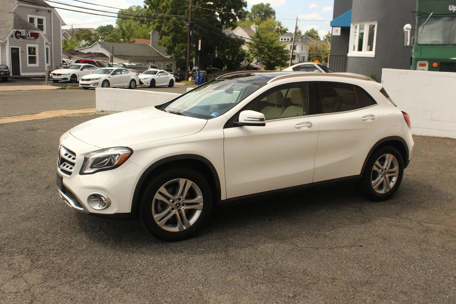 Used 2020 Mercedes-Benz GLA 250 4MATIC w/ Premium Package image 12