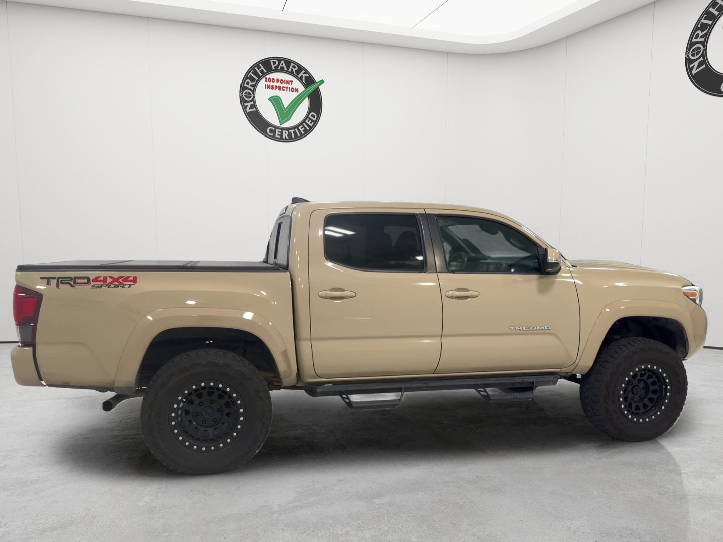 Used 2018 Toyota Tacoma TRD Sport w/ Technology Package AWD/4WD image 6