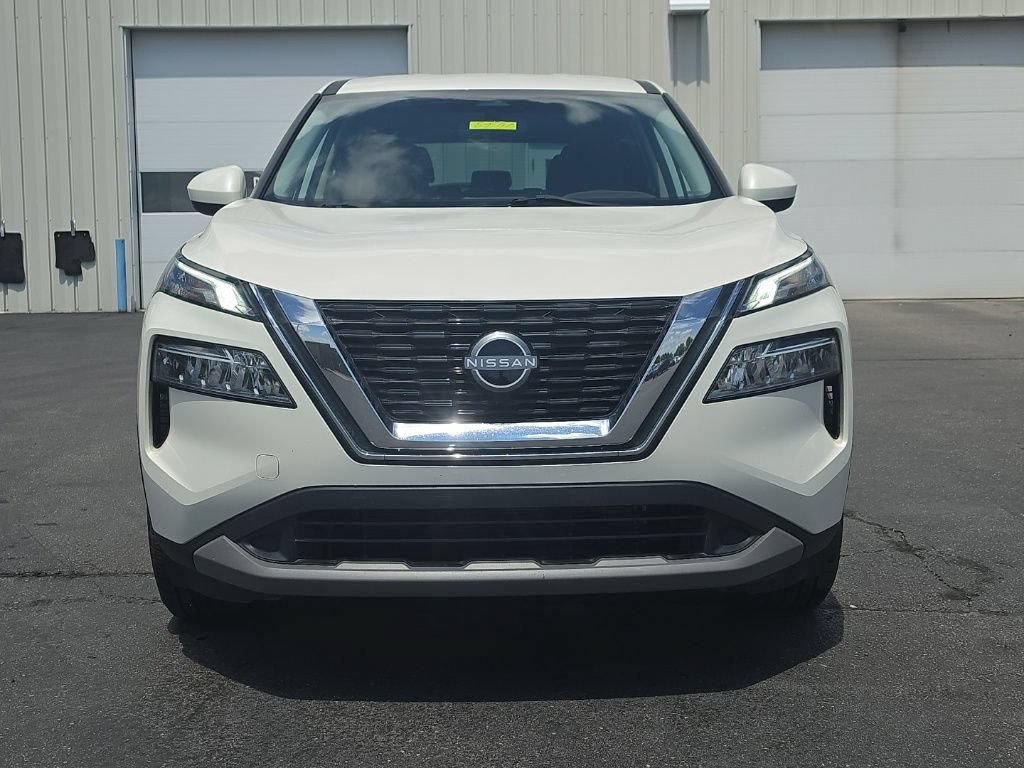 Used 2023 Nissan Rogue SV AWD/4WD image 2