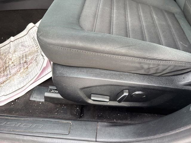 Used 2020 Ford Fusion SE image 12