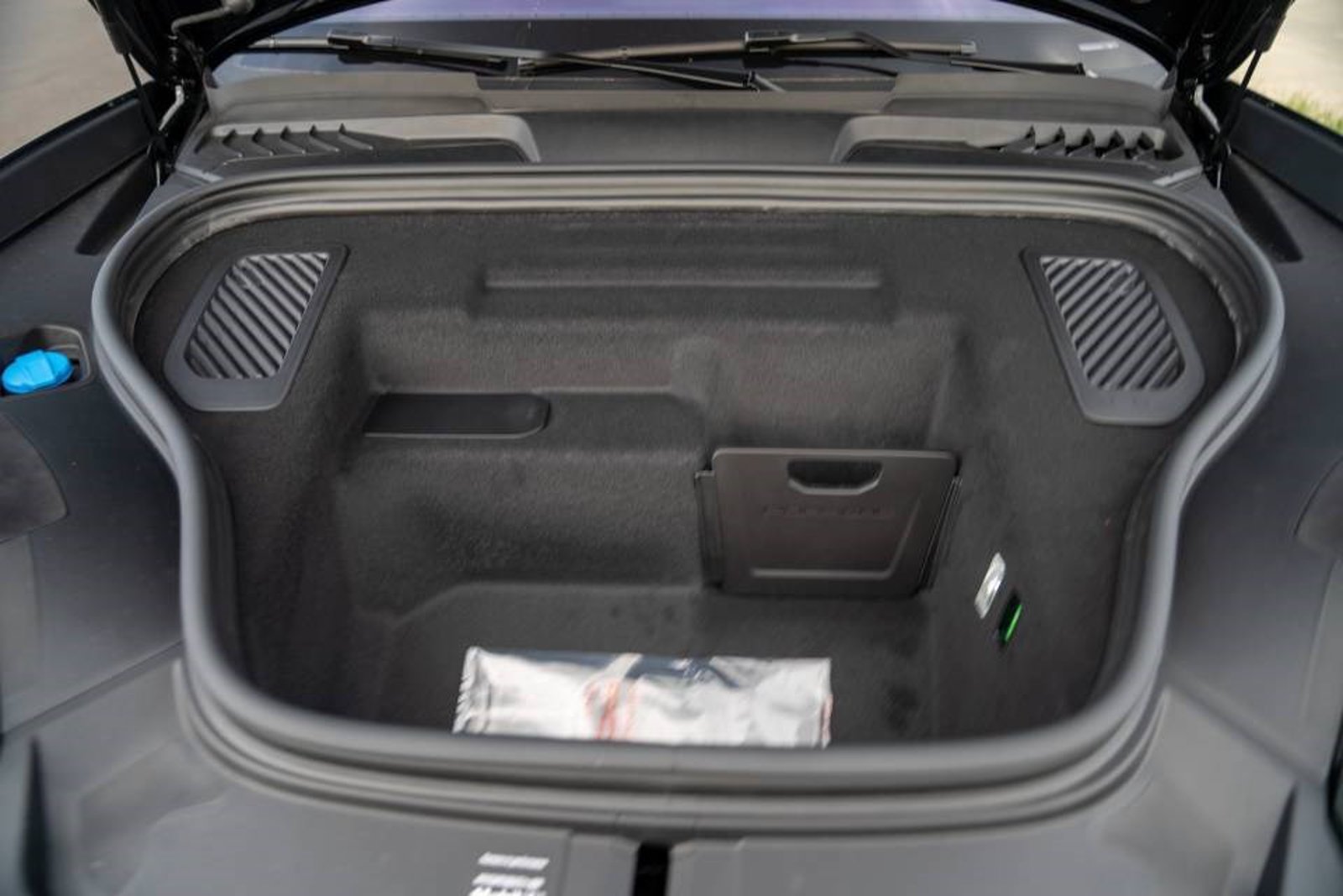 New 2026 Porsche Macan Turbo Electric AWD/4WD image 28