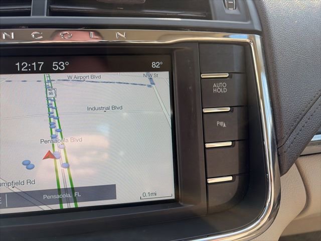 Used 2017 Lincoln Continental Select image 20