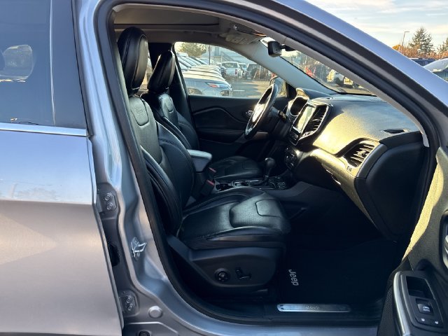 Used 2019 Jeep Cherokee Limited w/ Technology Group AWD/4WD image 9