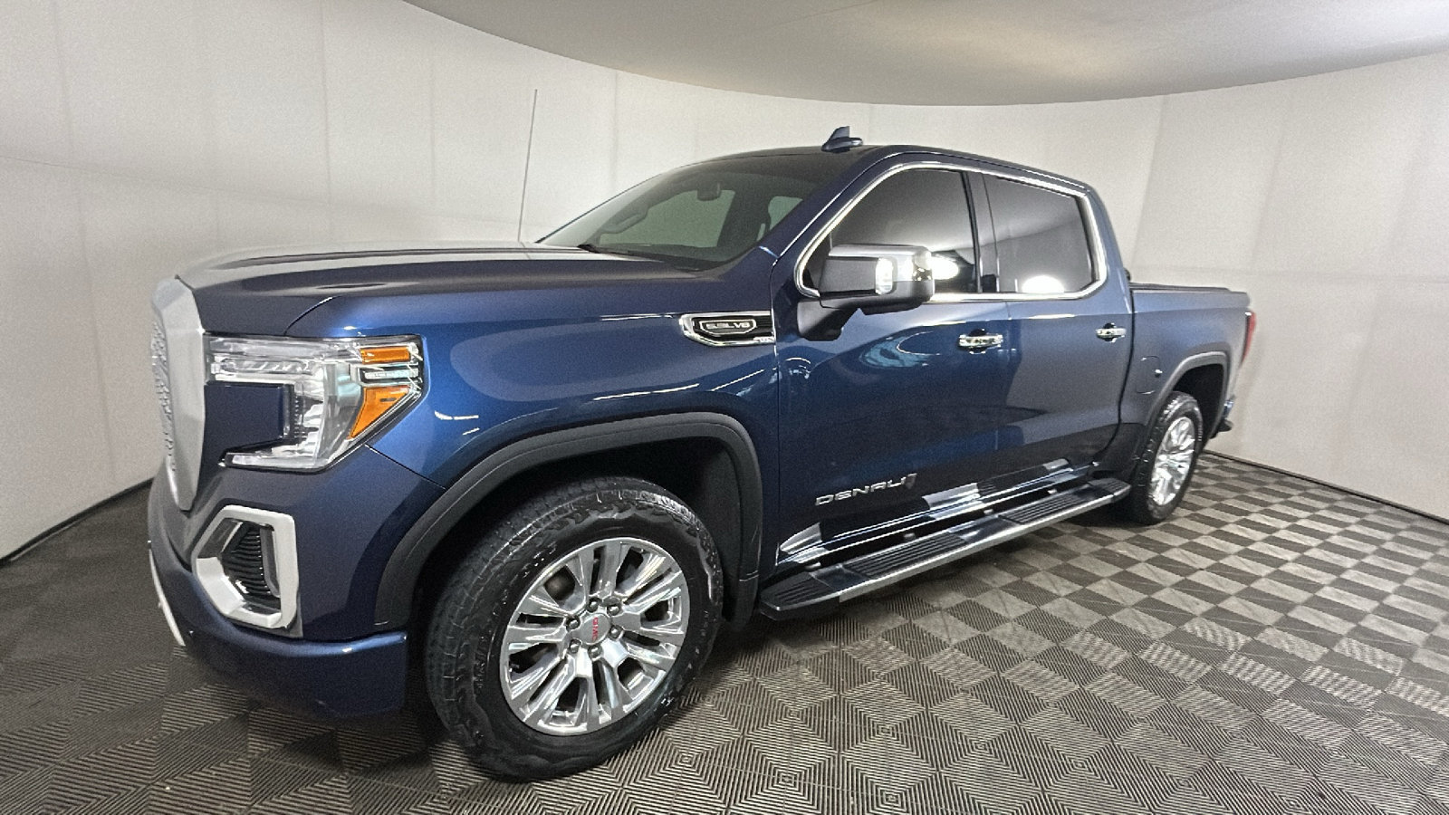 Used 2022 GMC Sierra 1500 Denali w/ Driver Alert Package II AWD/4WD image 8