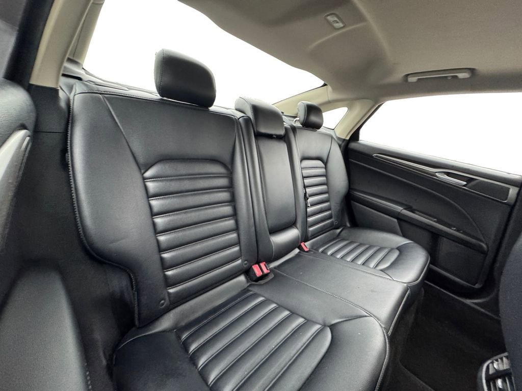 Used 2019 Ford Fusion SEL image 18