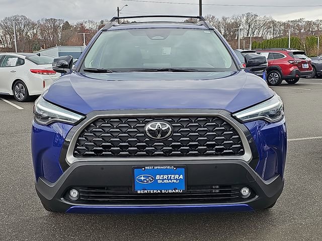 Used 2025 Toyota Corolla Cross XLE w/ Convenience Package image 2