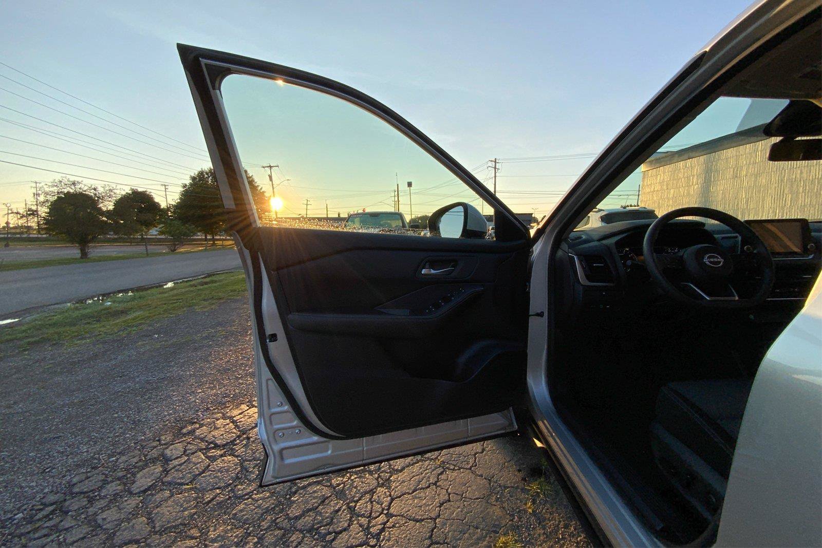 Used 2024 Nissan Rogue SV AWD/4WD image 19