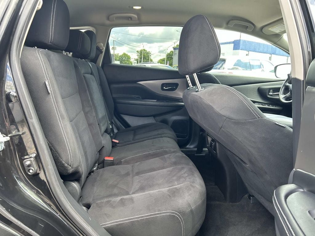 Used 2019 Nissan Murano SV AWD/4WD image 17