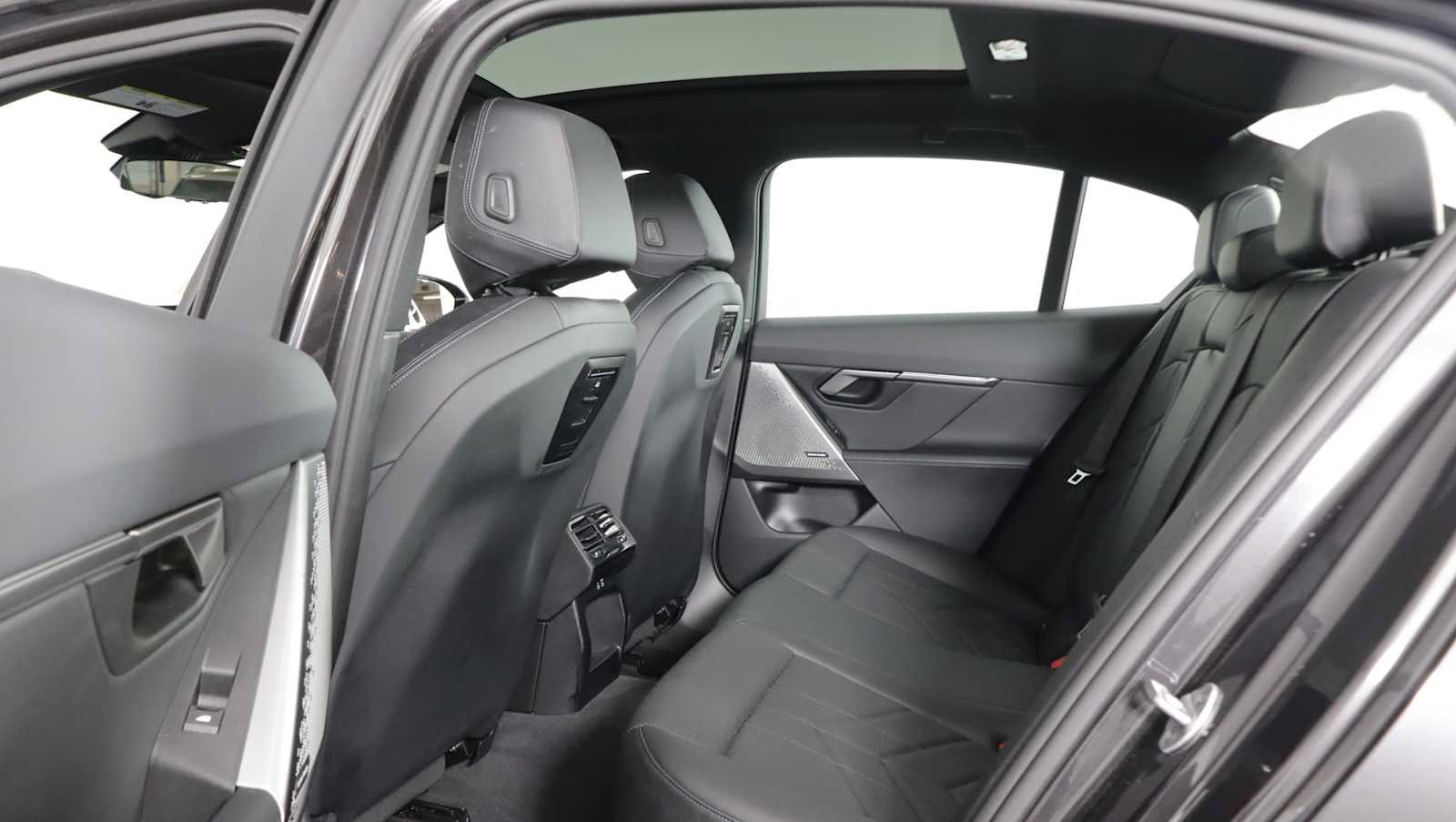 Used 2024 BMW 530i xDrive w/ Premium Package AWD/4WD image 13