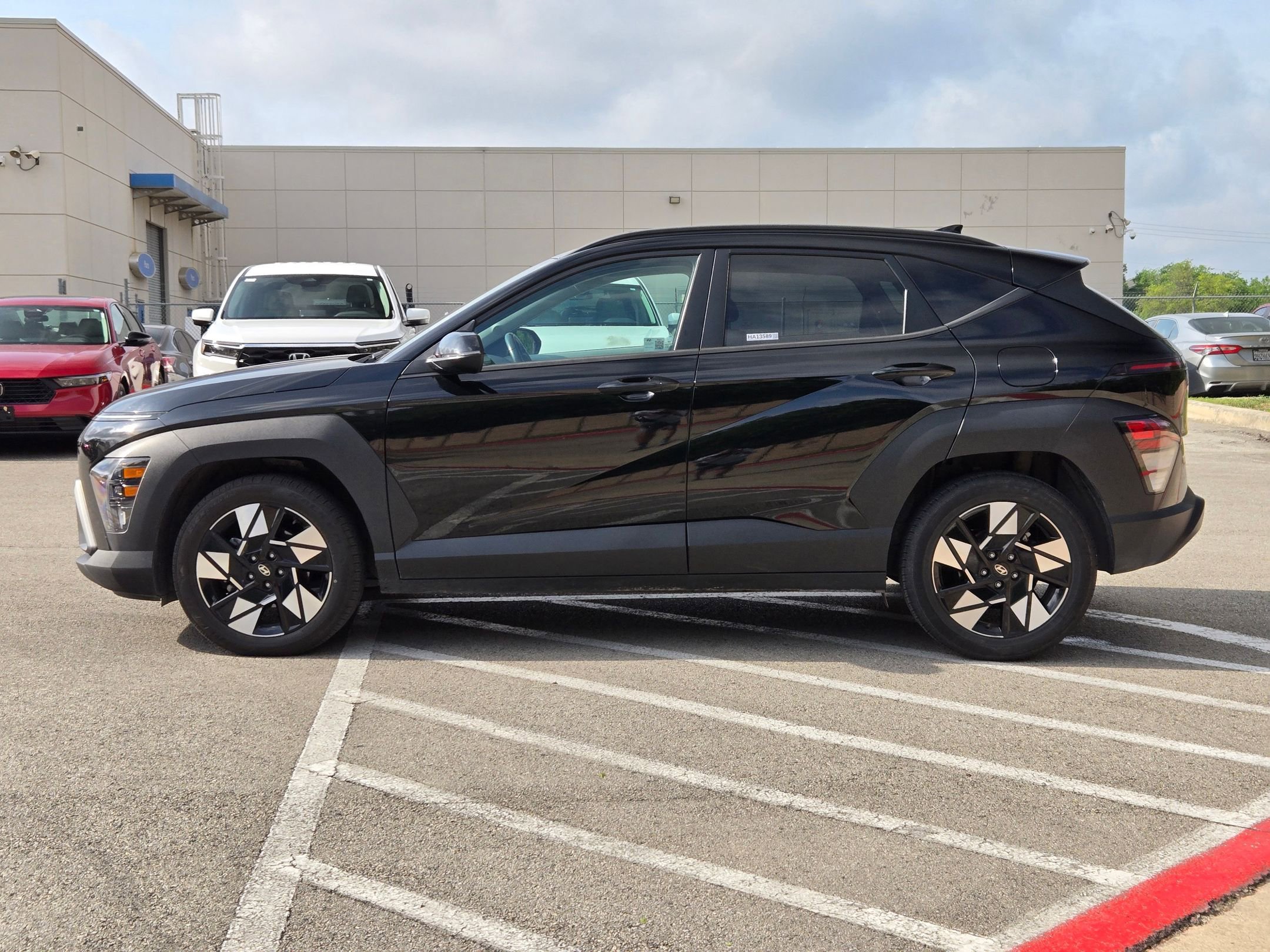Used 2024 Hyundai Kona SEL FWD image 6
