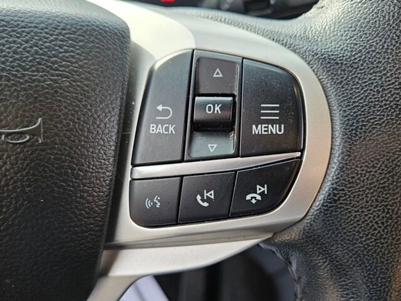 Used 2023 Ford Explorer Limited w/ Equipment Group 301A AWD/4WD image 23