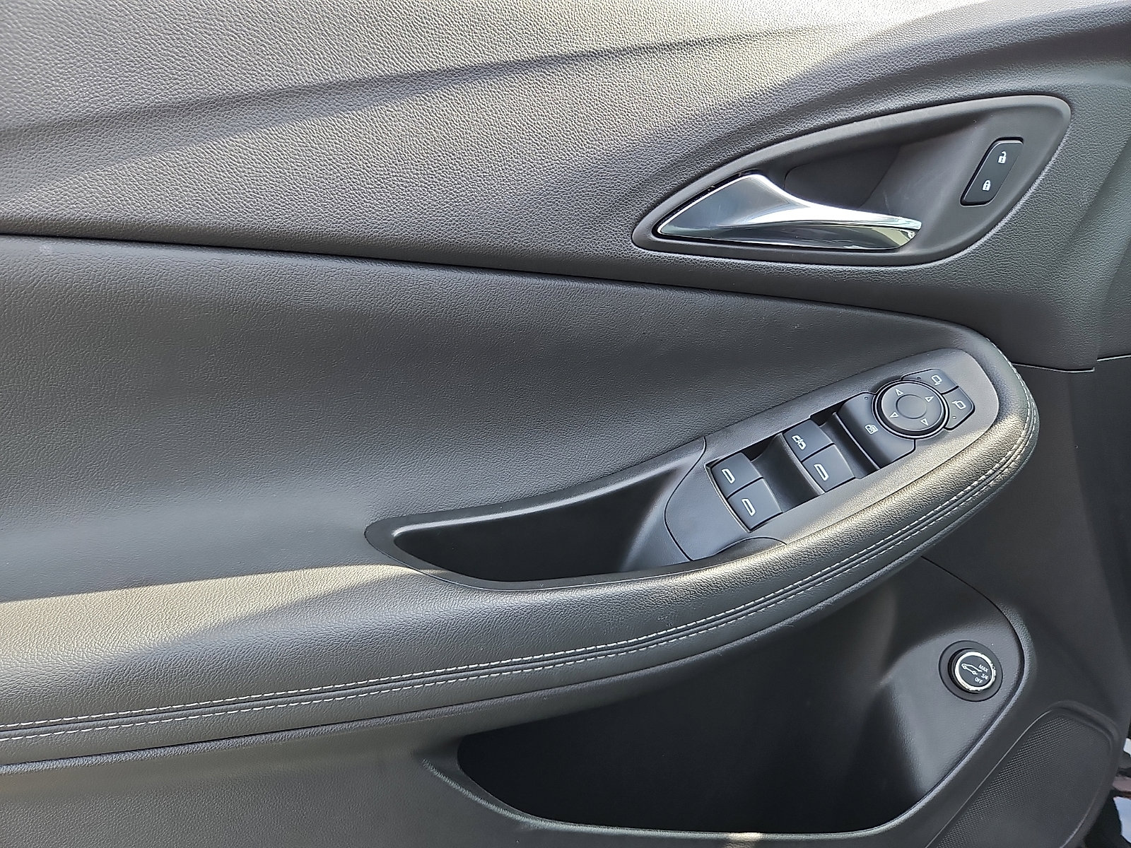 Certified 2023 Buick Encore GX Select w/ Sport Touring Package image 12