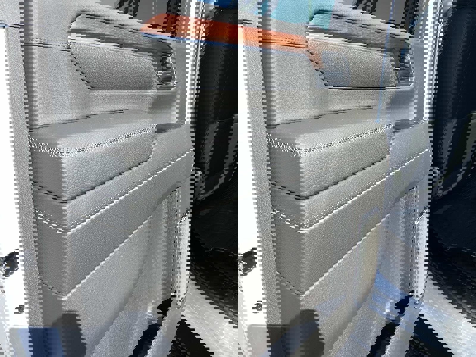 New 2026 GMC Sierra 3500 Denali w/ Denali Reserve Package image 26