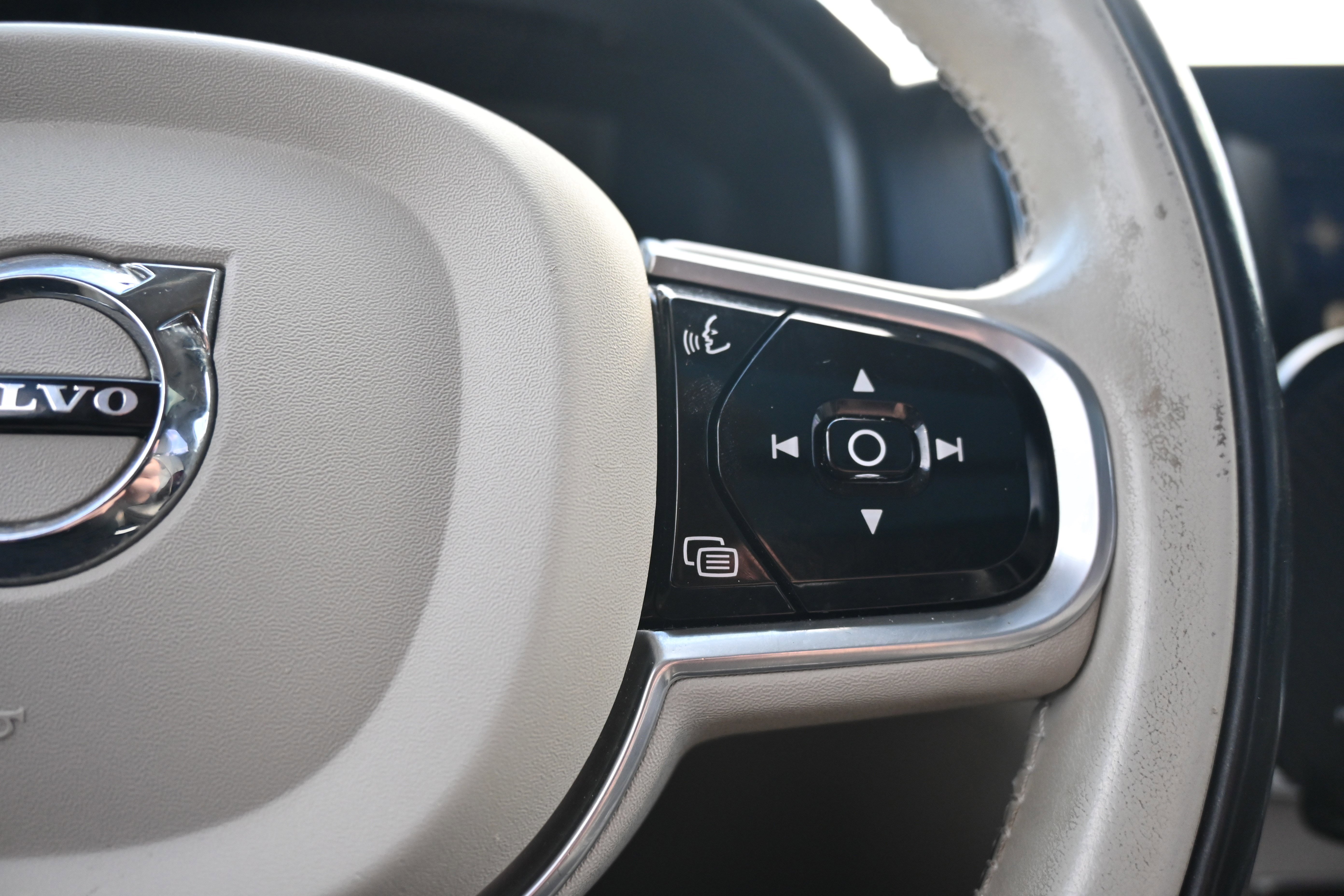 Used 2018 Volvo S90 T5 Momentum FWD image 19
